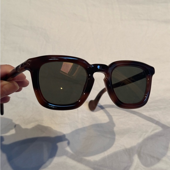 Moncler Sunglasses with Black Case - Picture 4 of 9